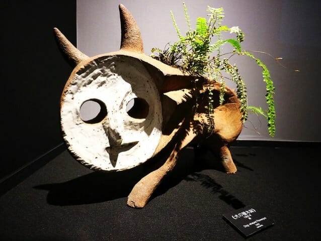 岡本太郎記念館2階左展示室犬の植木鉢