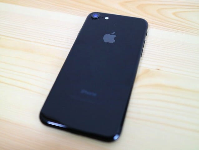 IPhone7ジェットブラック背面
