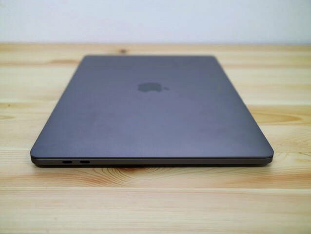 MacBookProLate2016 左側面