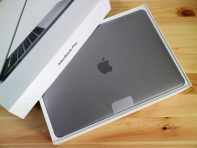 MacBookProLate2016 開封の儀1