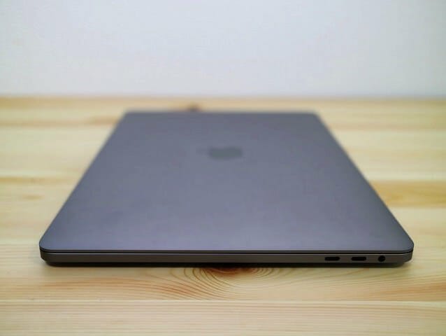 MacBookProLate2016 右側面