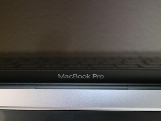 MacBookProLate2016 保護フィルム8貼付完了下部