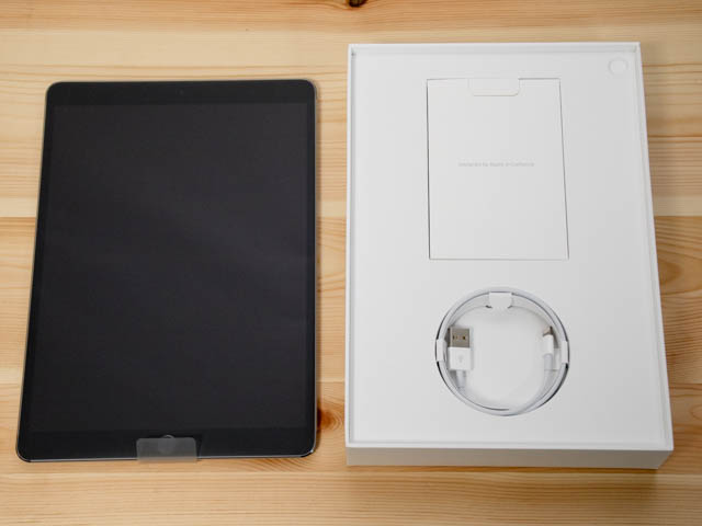 10 5 inch iPad Pro 開封Lightningケーブル説明書