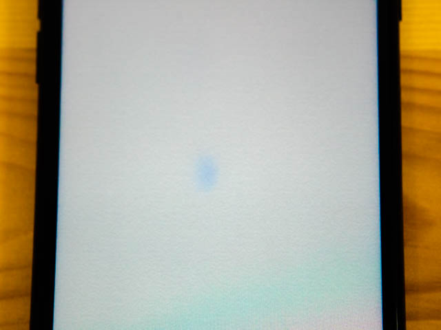 IPhone7 GeniusBar ディスプレイ青いシミ拡大