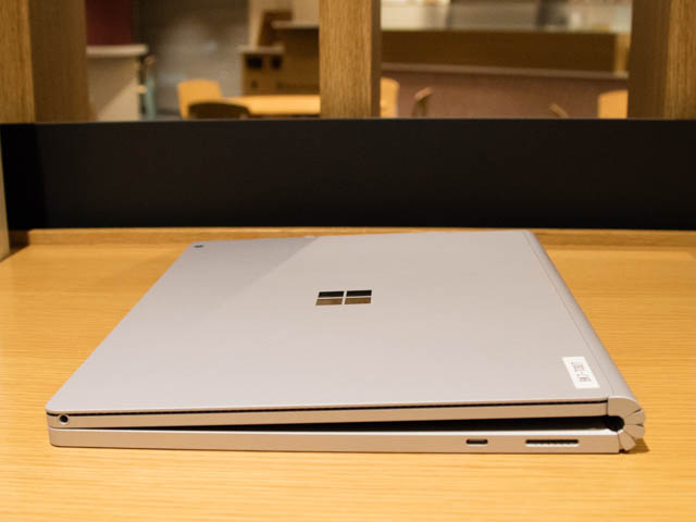 マイクロソフト 新製品Touch Tryイベント SurfaceBook2右側面