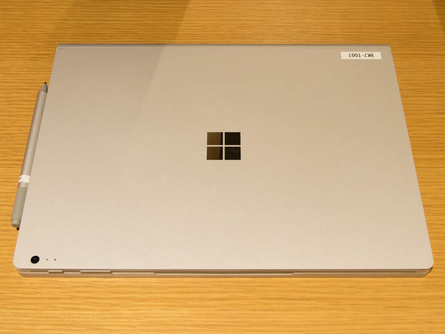 マイクロソフト 新製品Touch Tryイベント SurfaceBook2上面