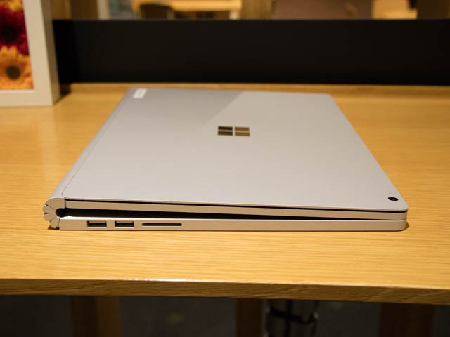 マイクロソフト 新製品Touch Tryイベント SurfaceBook2左側面