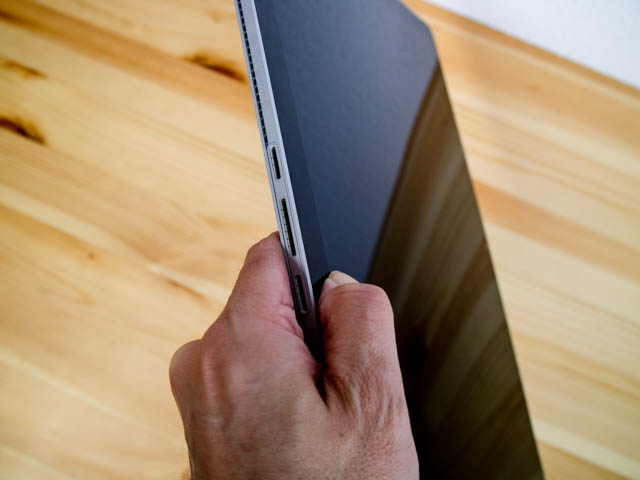 SurfaceBook2 タブレット左手