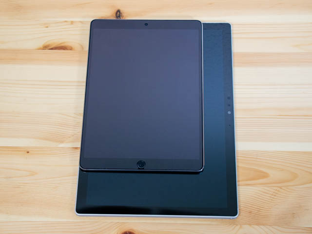 SurfaceBook2 ディスプレイ比較