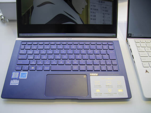 ASUS-ZenBook-Edition30 別モデルのJISキーボード